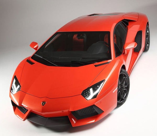Here is some video of the new Lamborghini Aventador in action with some 